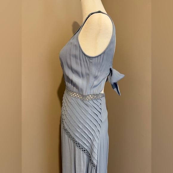Reiss stunning blue dress size 4 never worn
Open back with tie - Picture 7 of 16